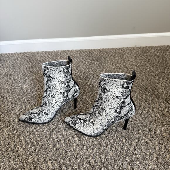 Steve Madden Sock Boots Ender Knit Stretch Pointed Boot Size 7 Gray White Black - Picture 5 of 9